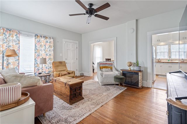 1521 S 4th Street, Rogers, AR 72756