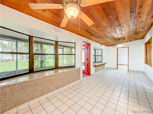 8980 E Devilsneck Road, Floral City, FL 34436