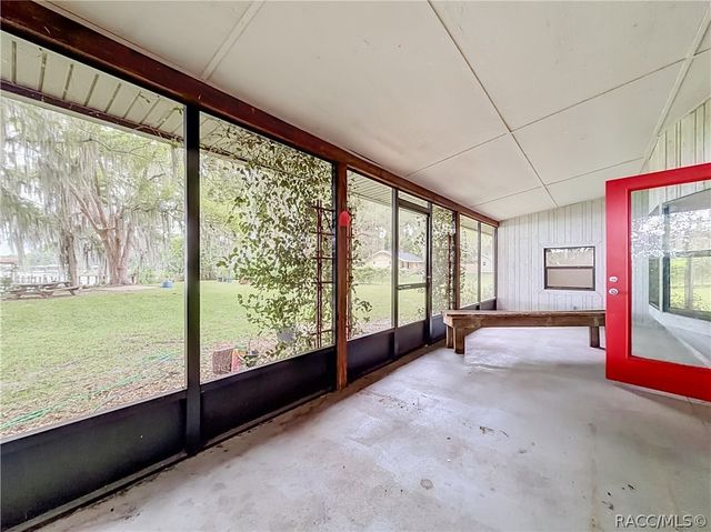 8980 E Devilsneck Road, Floral City, FL 34436