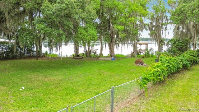 8980 E Devilsneck Road, Floral City, FL 34436