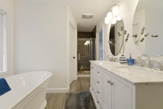 2210 E 9th Place, Hobart, IN 46342