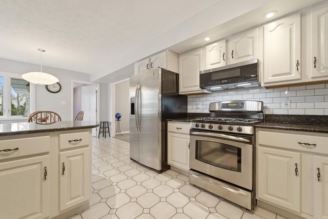 2210 E 9th Place, Hobart, IN 46342