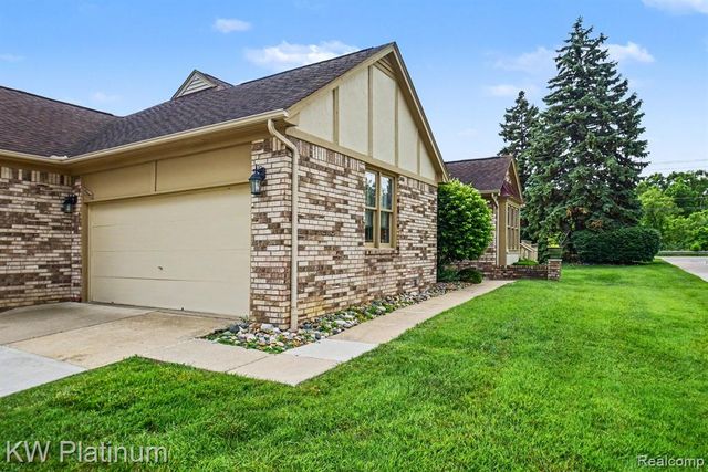 15640 Orchard Ridge Drive, Clinton Township, MI 48038