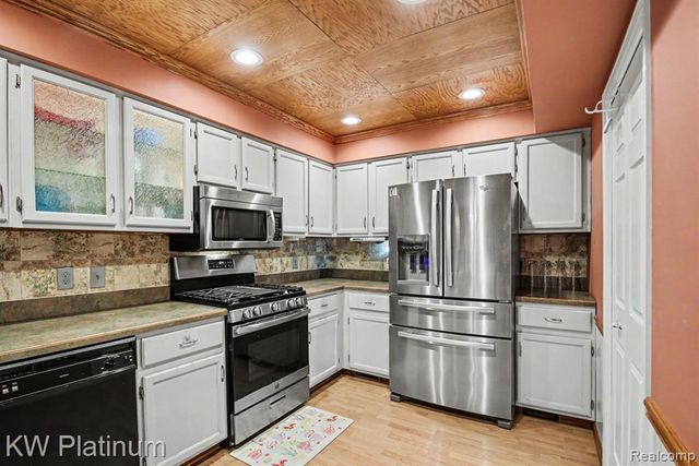 15640 Orchard Ridge Drive, Clinton Township, MI 48038