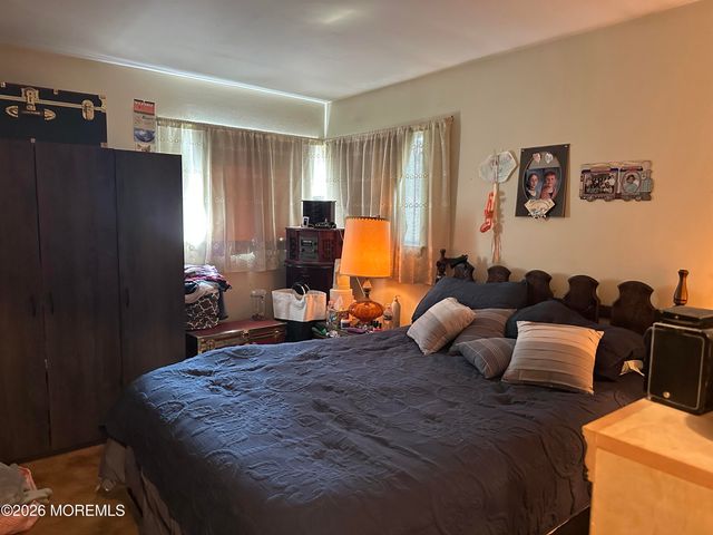 8 Western Drive, Howell, NJ 07731