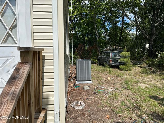 8 Western Drive, Howell, NJ 07731