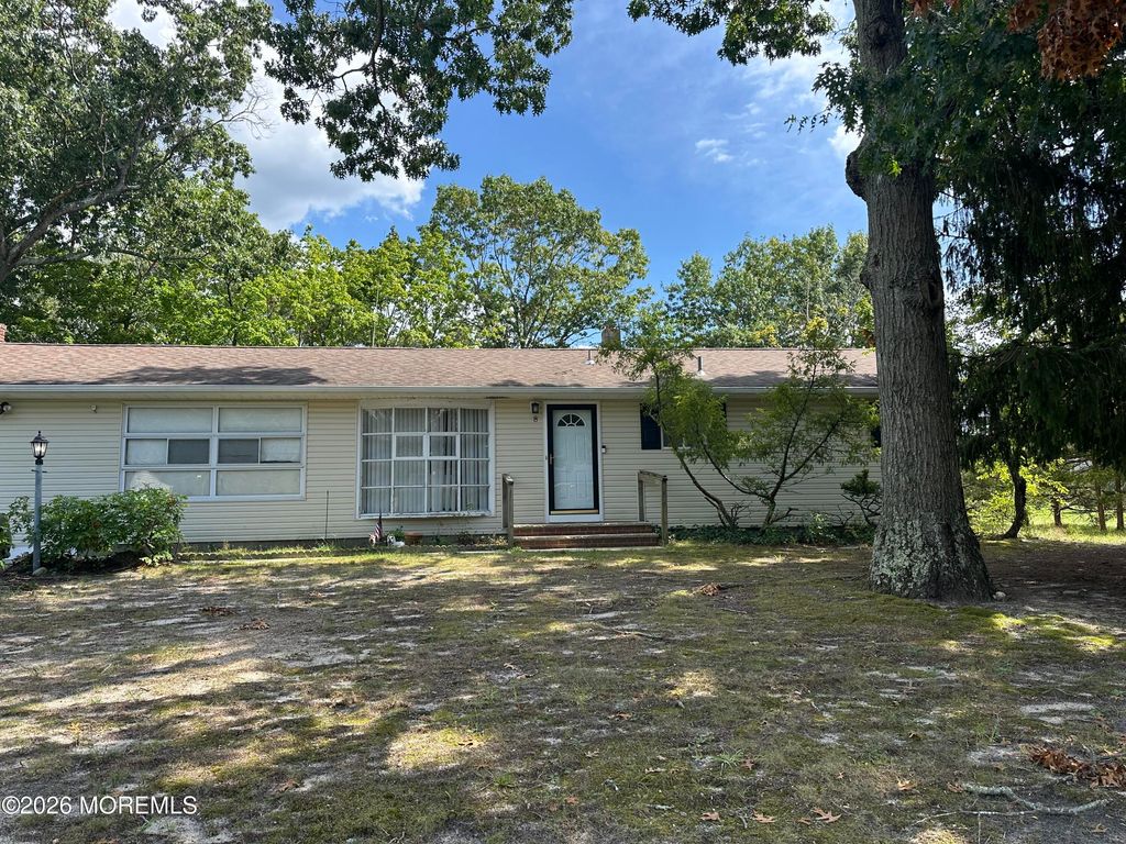 8 Western Drive, Howell, NJ 07731