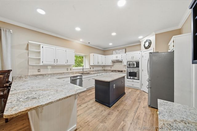 204 N Sweet Gum Avenue, Broken Arrow, OK 74012