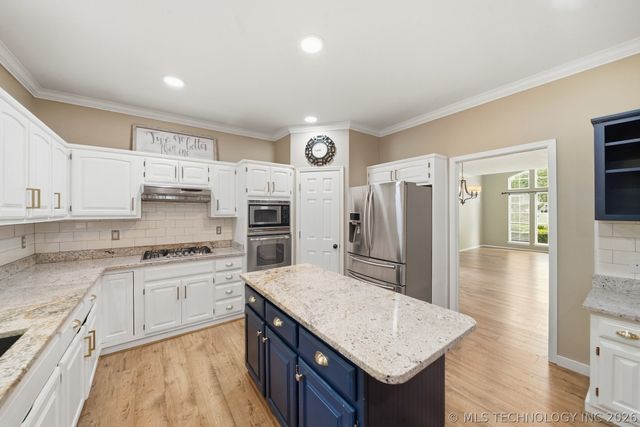 204 N Sweet Gum Avenue, Broken Arrow, OK 74012
