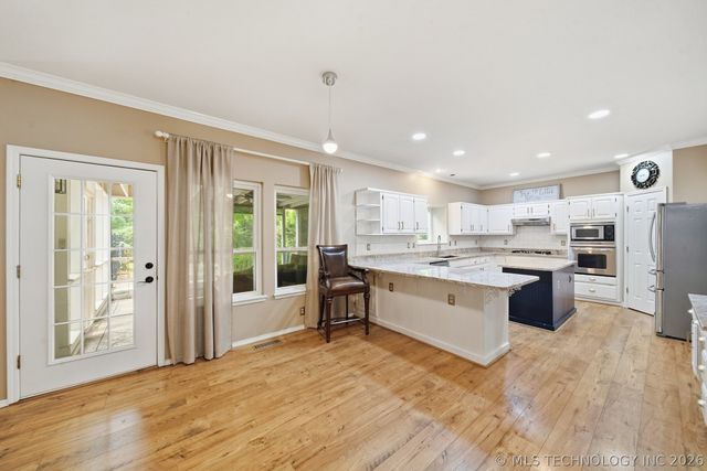 204 N Sweet Gum Avenue, Broken Arrow, OK 74012