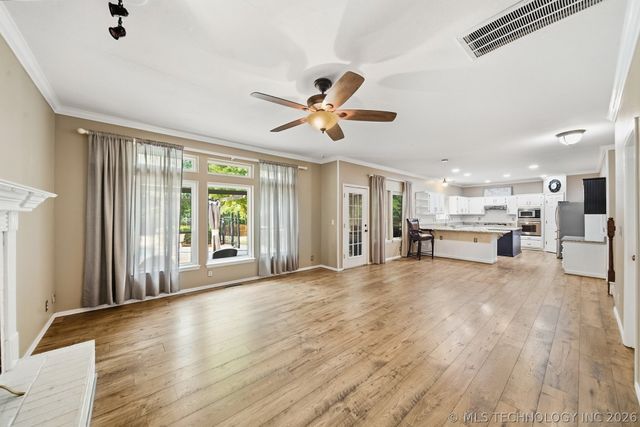 204 N Sweet Gum Avenue, Broken Arrow, OK 74012