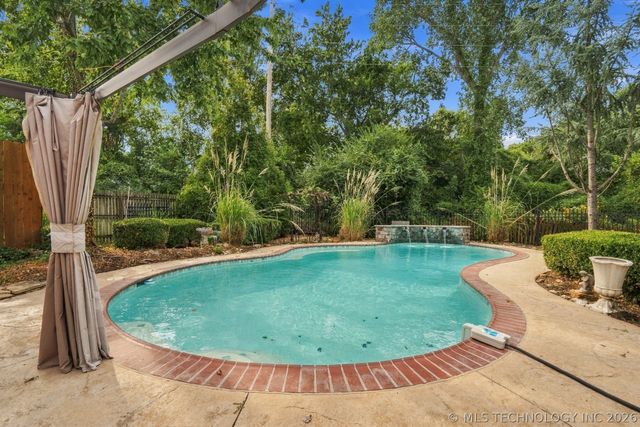204 N Sweet Gum Avenue, Broken Arrow, OK 74012