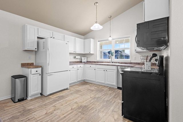 52 RUSHMORE LANE, Hartford, WI 53027