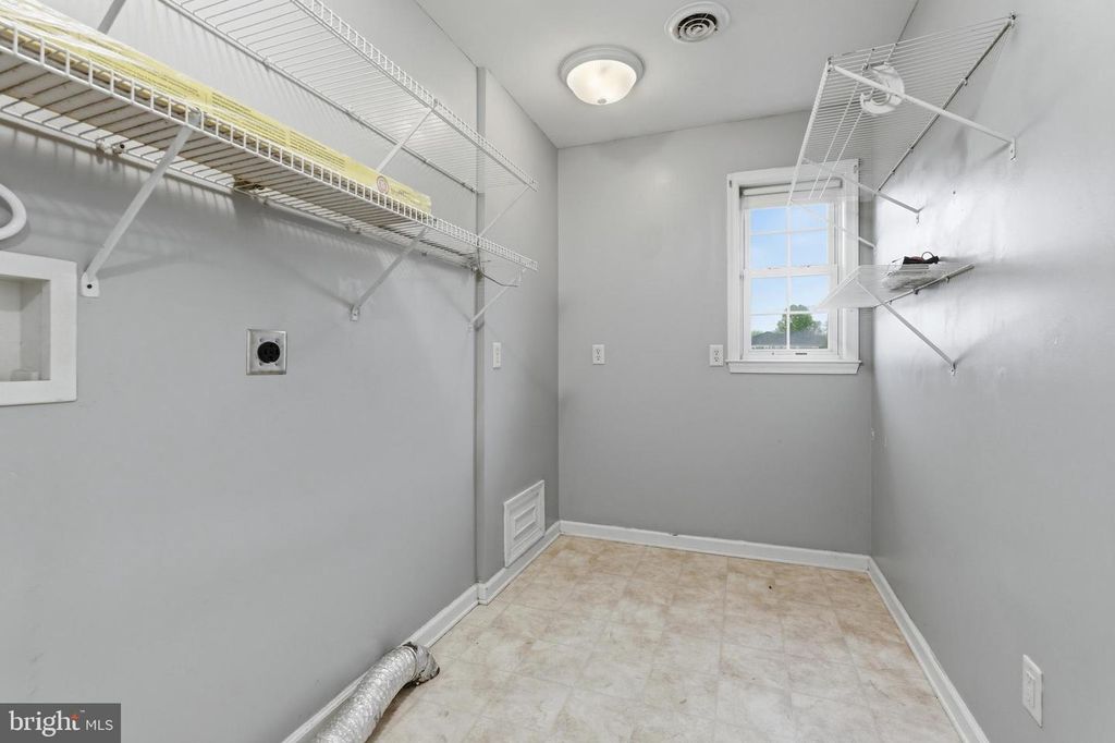 Image 13 of property listing at 11339 GIFT RD, Clear Spring, MD 21722