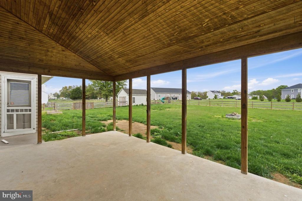 Image 9 of property listing at 11339 GIFT RD, Clear Spring, MD 21722