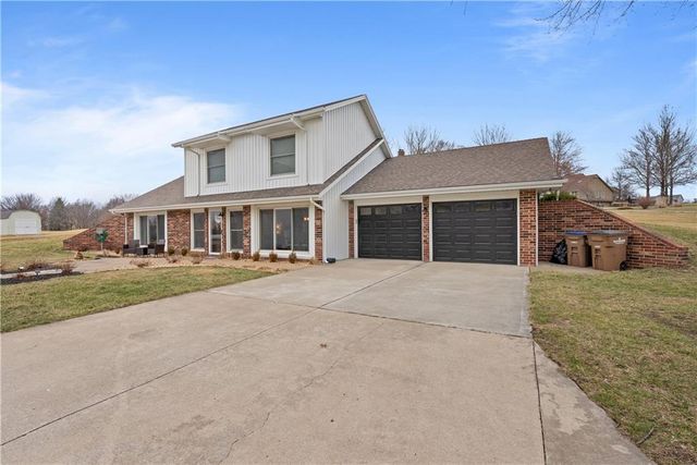 720 Sandpiper Street, Raymore, MO 64083