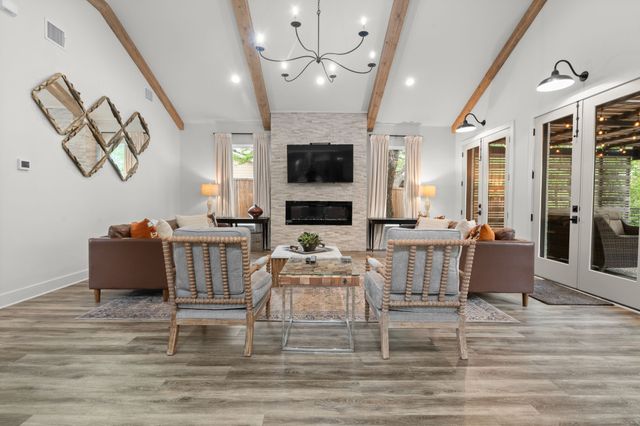 1704 Silverside Drive, Grapevine, TX 76051