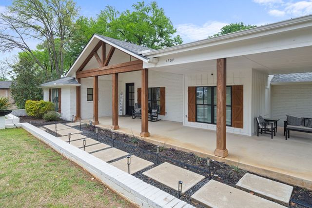 1704 Silverside Drive, Grapevine, TX 76051