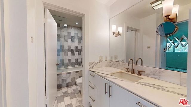 525 N Sycamore Avenue 411, Los Angeles, CA 90036