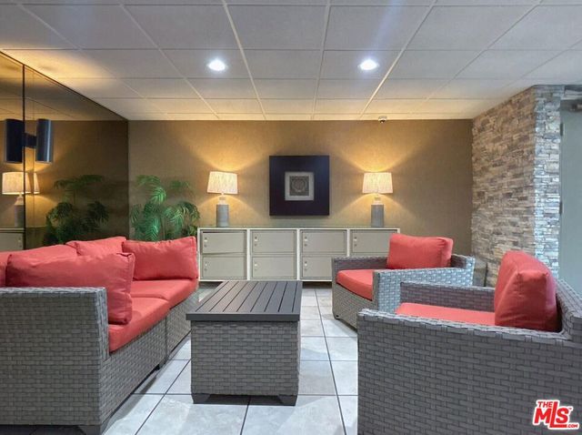 525 N Sycamore Avenue 411, Los Angeles, CA 90036