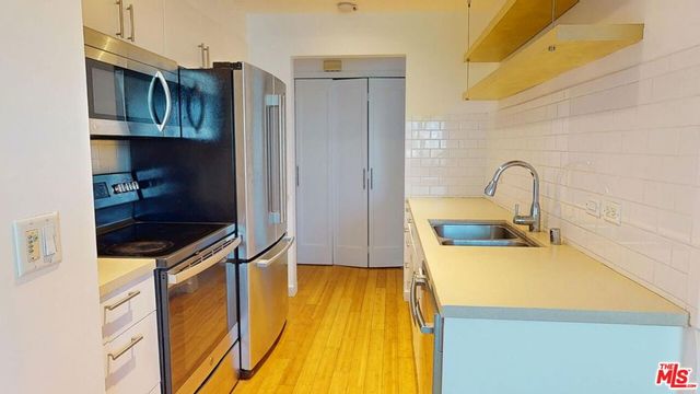 525 N Sycamore Avenue 411, Los Angeles, CA 90036