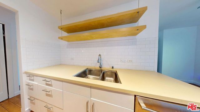 525 N Sycamore Avenue 411, Los Angeles, CA 90036