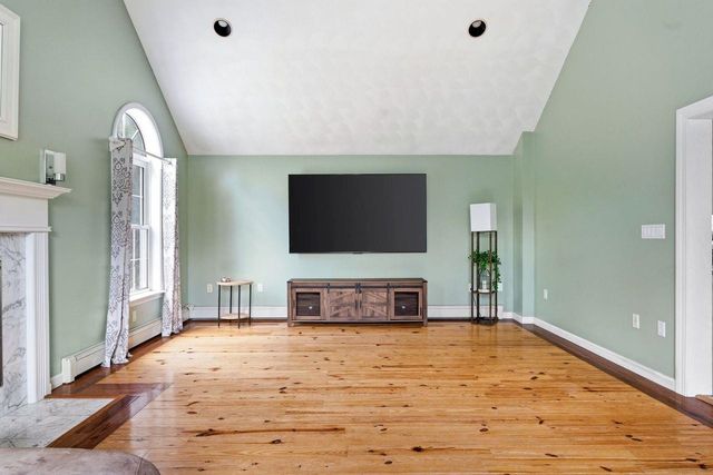 57 Compromise Lane, Sandown, NH 03873
