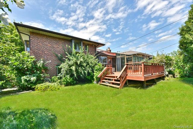 12 Leonard Road, Syosset, NY 11791