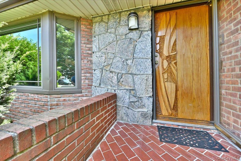 12 Leonard Road, Syosset, NY 11791 — photo 5