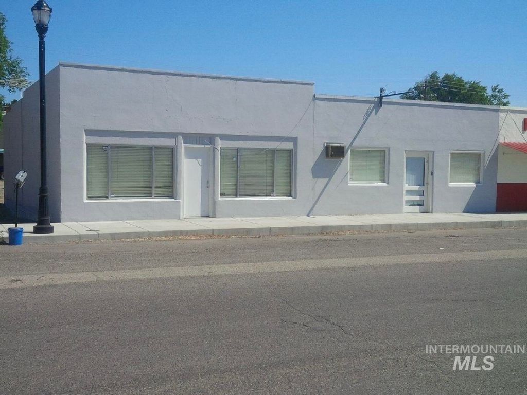 6 W Owyhee Ave, Homedale, ID 83628