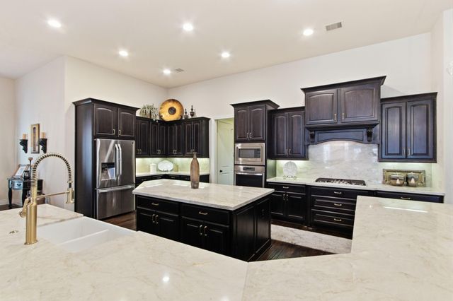 19514 Rockview Ledge Lane, Cypress, TX 77433