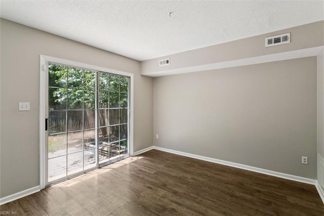 334 Windy Ridge LN, Newport News, VA 23602