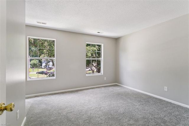 334 Windy Ridge LN, Newport News, VA 23602