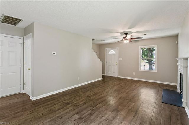 334 Windy Ridge LN, Newport News, VA 23602