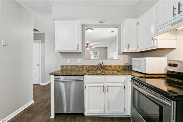 334 Windy Ridge LN, Newport News, VA 23602