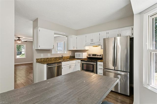 334 Windy Ridge LN, Newport News, VA 23602