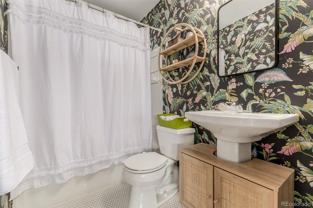 7240 Avrum Drive, Denver, CO 80221