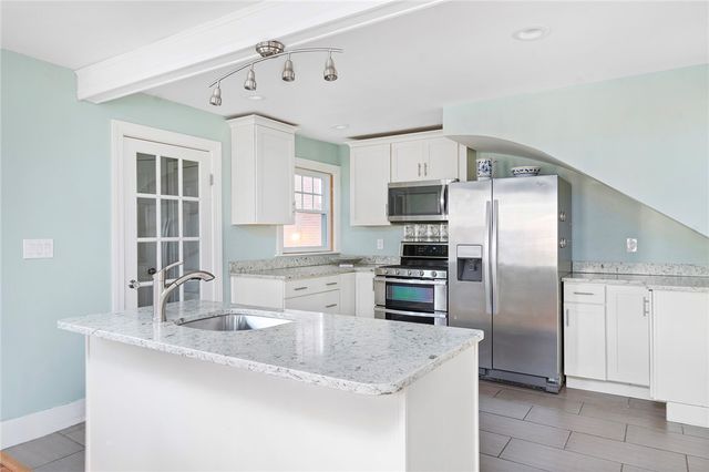 15 Cole Avenue, Providence, RI 02906