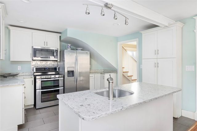 15 Cole Avenue, Providence, RI 02906