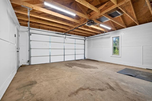 2741 Airport Road, Hot Springs, AR 71913