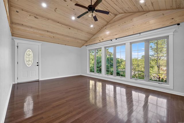 2741 Airport Road, Hot Springs, AR 71913