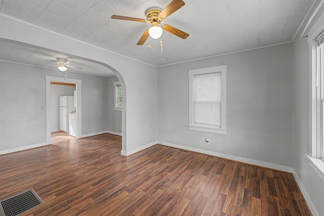 832 Sherman St, Salina, KS 67401