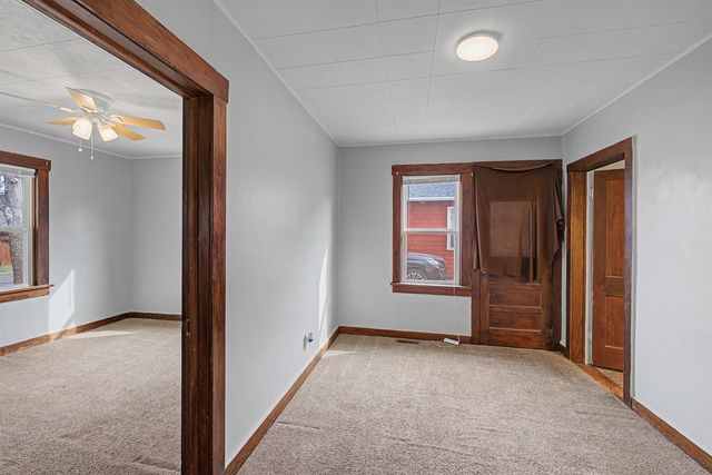 832 Sherman St, Salina, KS 67401