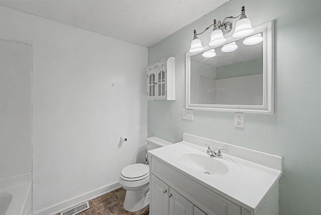 832 Sherman St, Salina, KS 67401