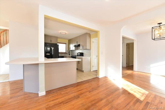 233 Meyer Avenue, Valley Stream, NY 11580