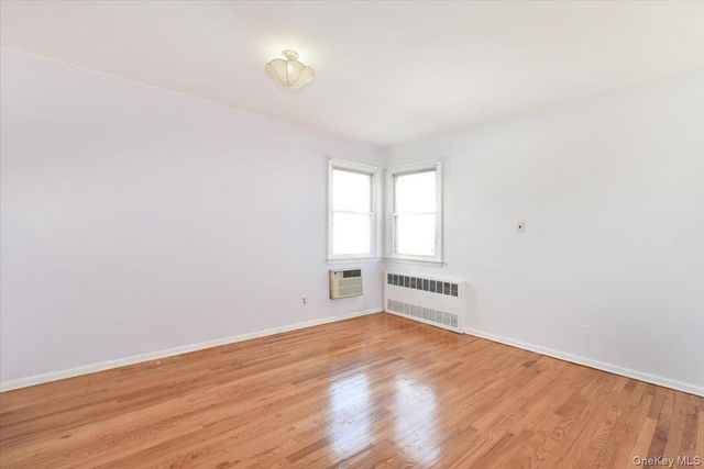 233 Meyer Avenue, Valley Stream, NY 11580