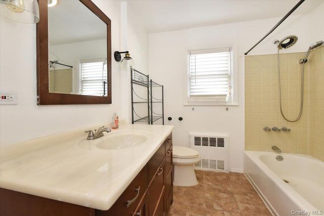 233 Meyer Avenue, Valley Stream, NY 11580