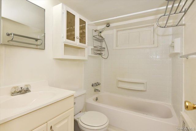 233 Meyer Avenue, Valley Stream, NY 11580