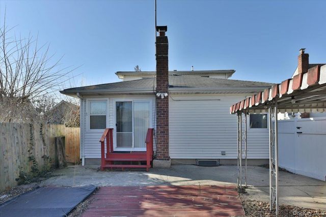 233 Meyer Avenue, Valley Stream, NY 11580