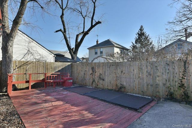 233 Meyer Avenue, Valley Stream, NY 11580